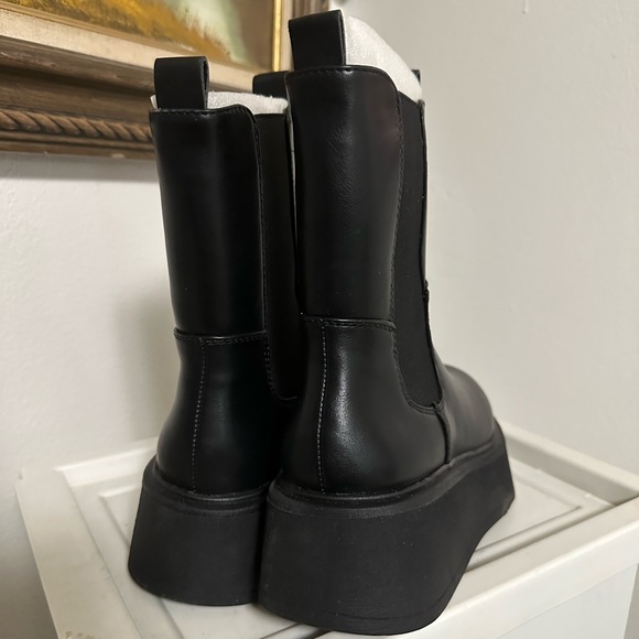 Women’s Steve Madden platform boots - Picture 3 of 4